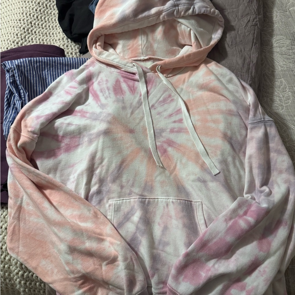 American Eagle Outfitters Peach and White Hoodie